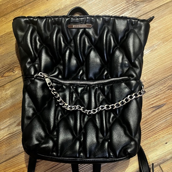 Steve Madden Quilted Black Backpack Purse Pockets Chain Zipper - Picture 1 of 6